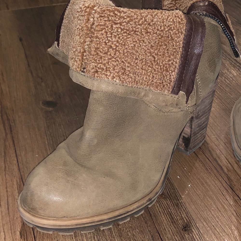 ALDO tan genuine leather fur lined booties - Picture 2 of 8